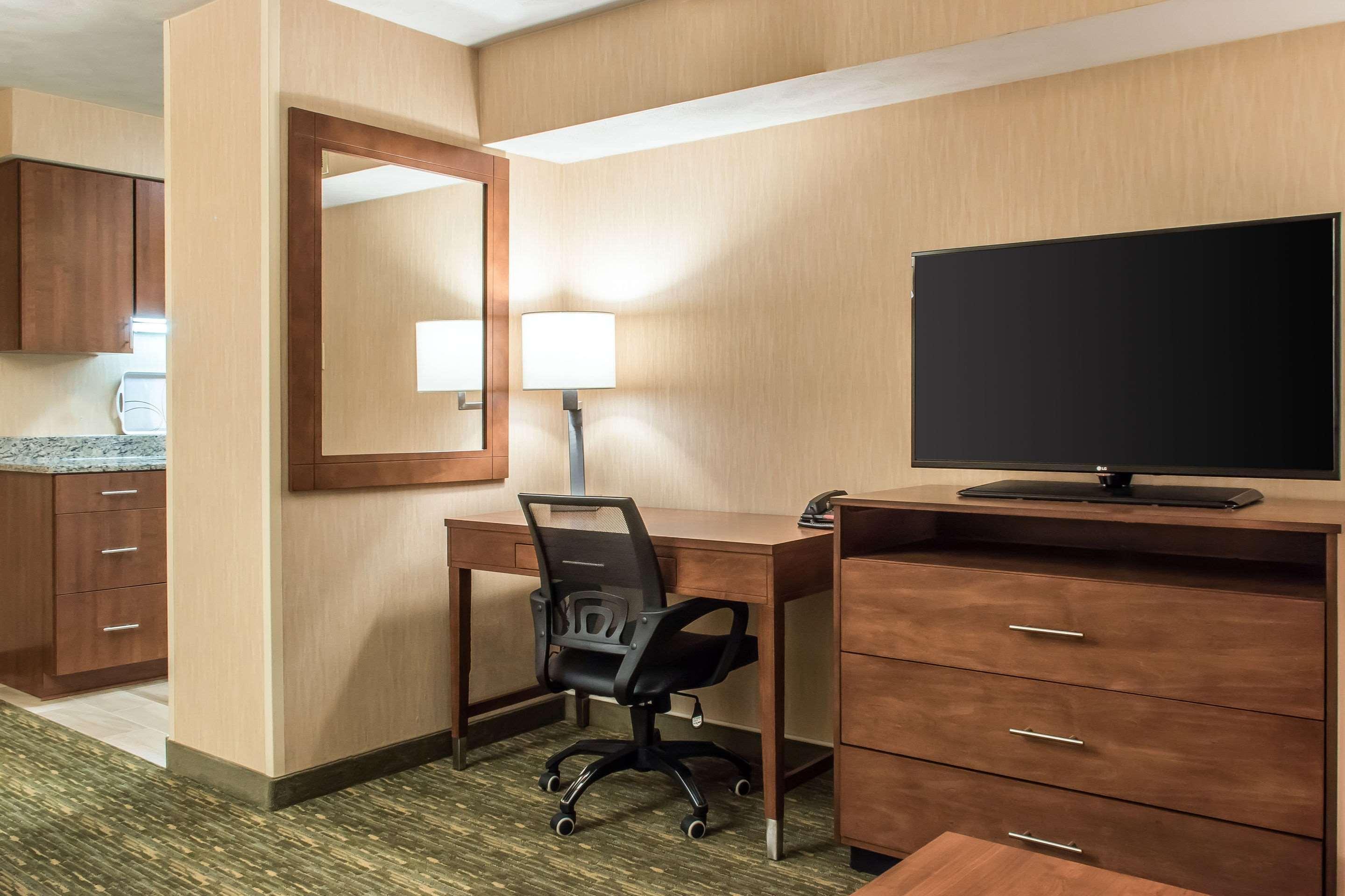 Quality Inn Bedford Exterior photo