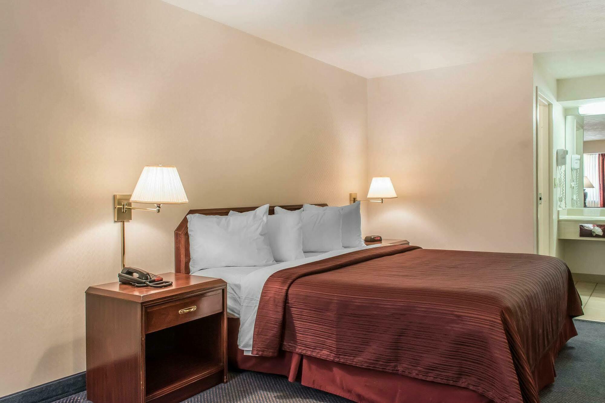 Quality Inn Bedford Exterior photo
